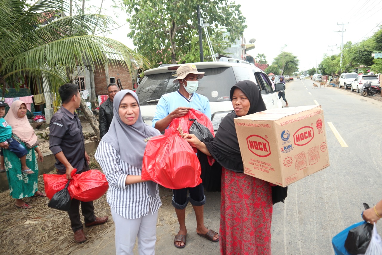 Peduli Sesama, Bawaslu Kabupaten Bima Bantu Korban Banjir