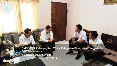 Staf Pencegahan Parmas dan Humas Bawaslu kabupaten Bima saat mengunjungi SMAN 2 Woha